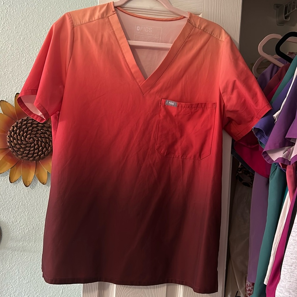 Figs scrub top